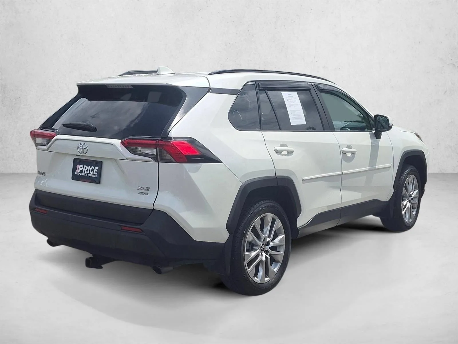 2022 Toyota RAV4 XLE Premium photo 5