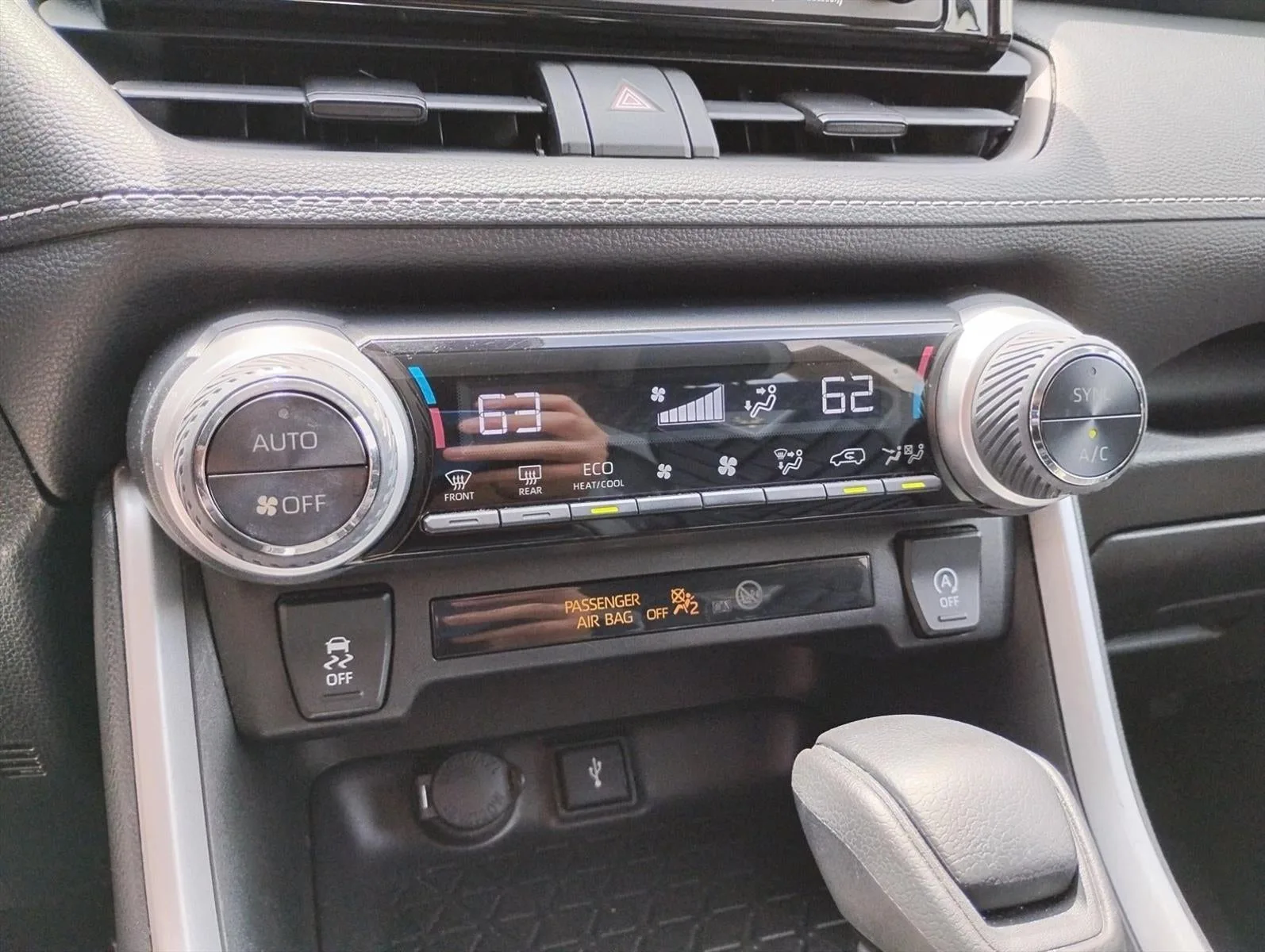 2021 Toyota RAV4 XLE FWD (GS) photo 10