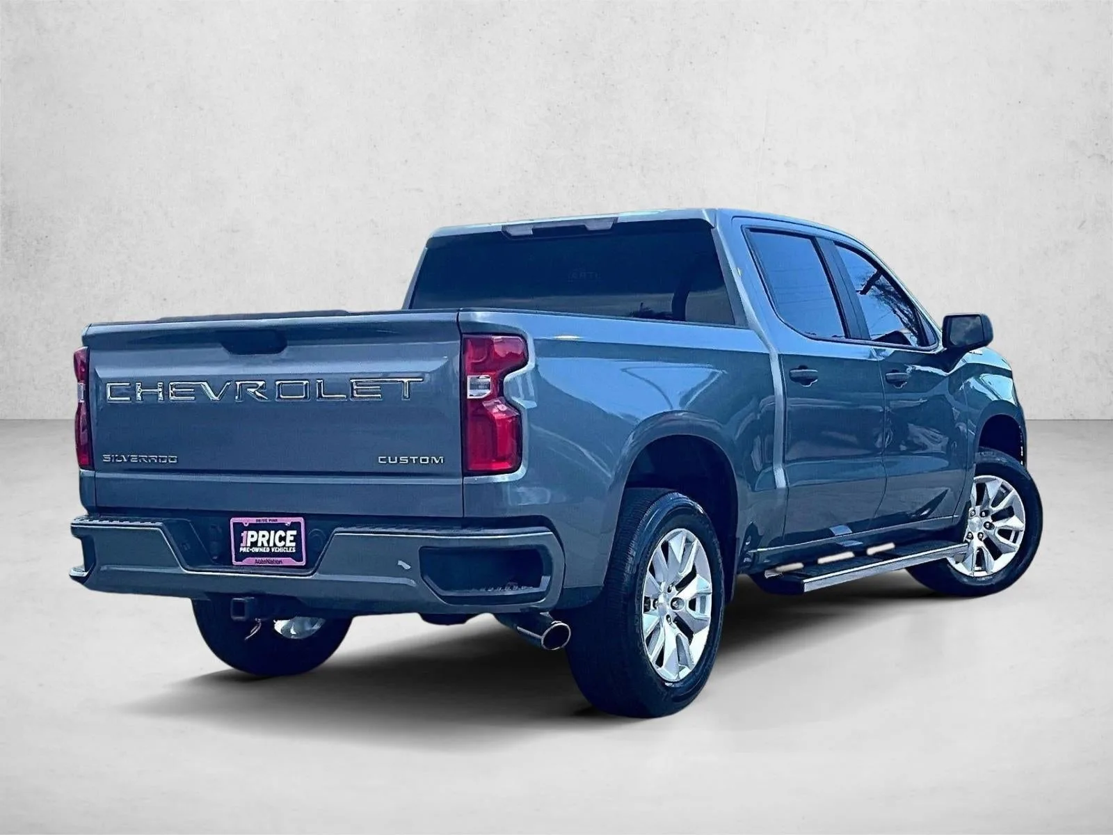 2019 Chevrolet Silverado 1500 Custom photo 2