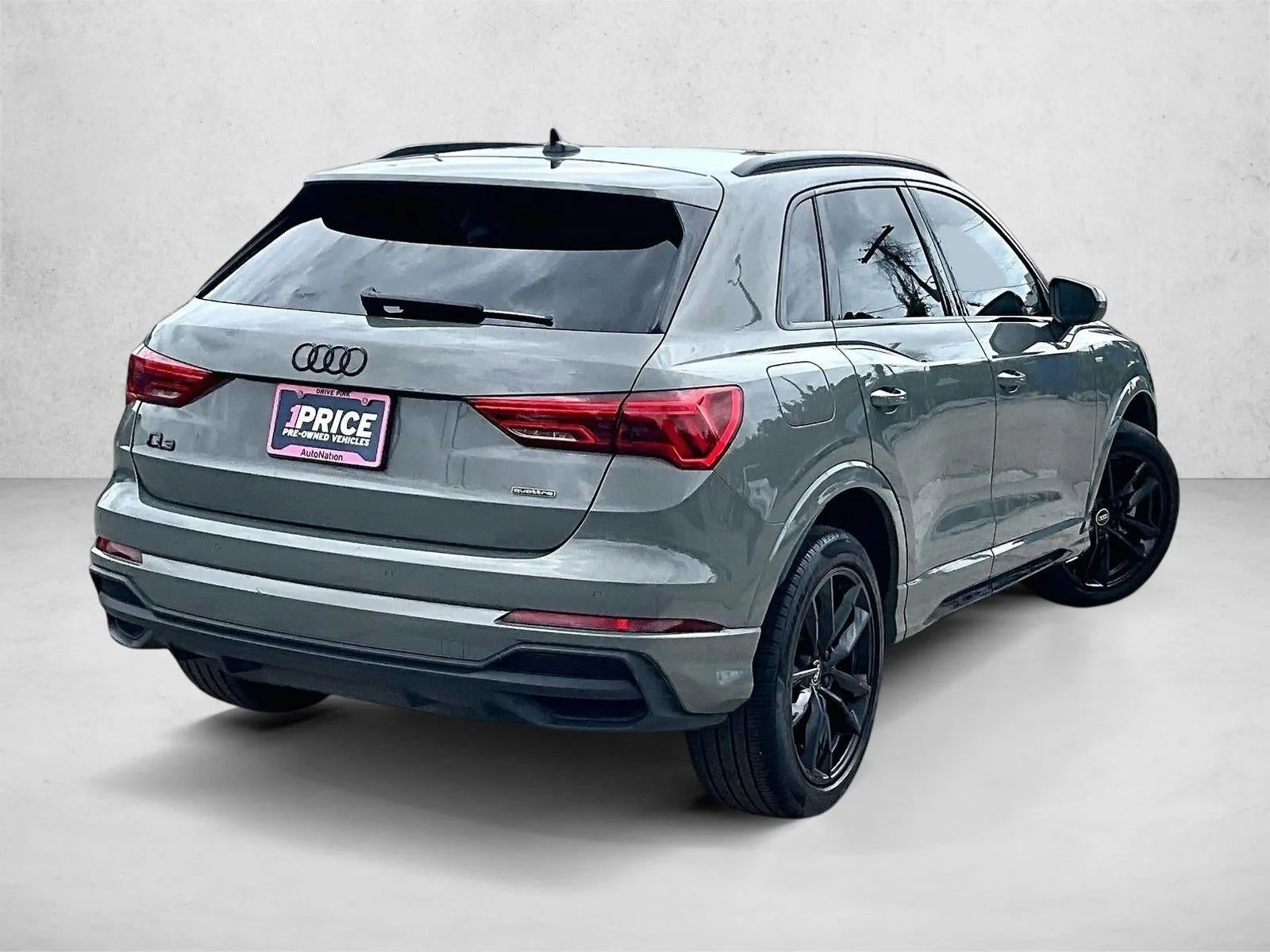 2022 Audi Q3 Premium Plus 45 TFSI S line quattro Tiptronic photo 2