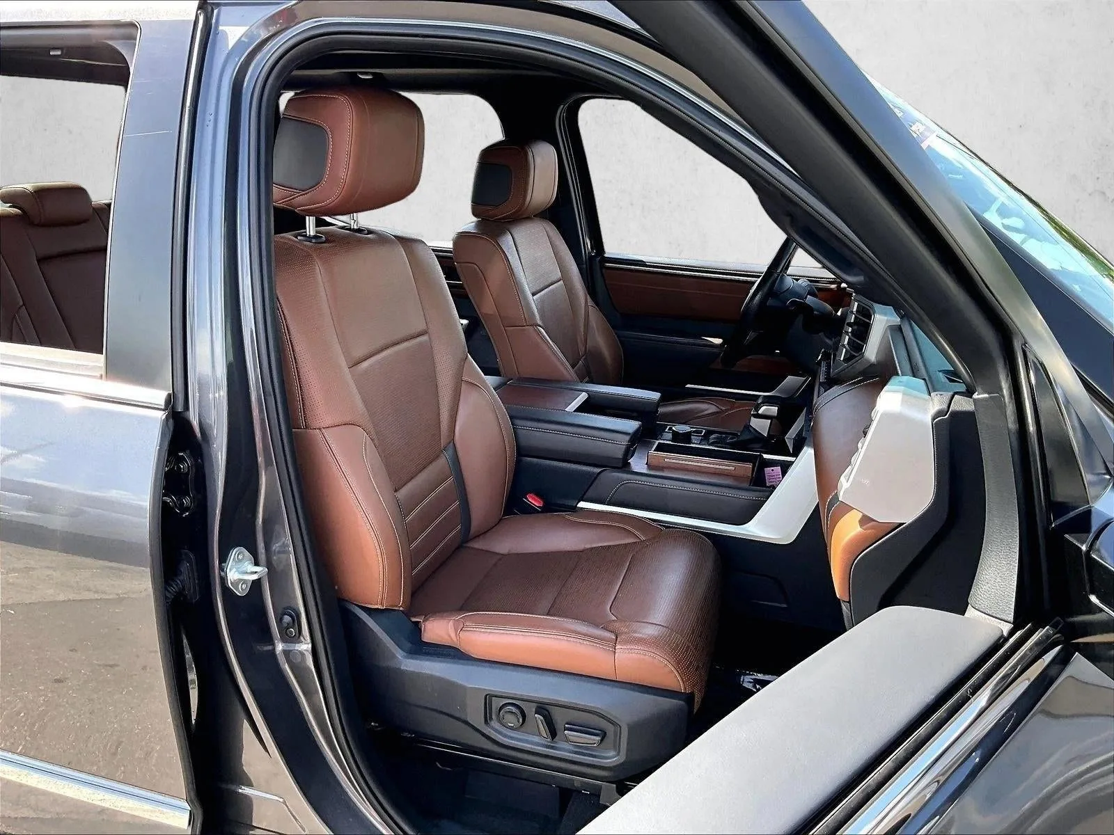 2024 Toyota Tundra 4WD 1794 Edition Hybrid photo 9