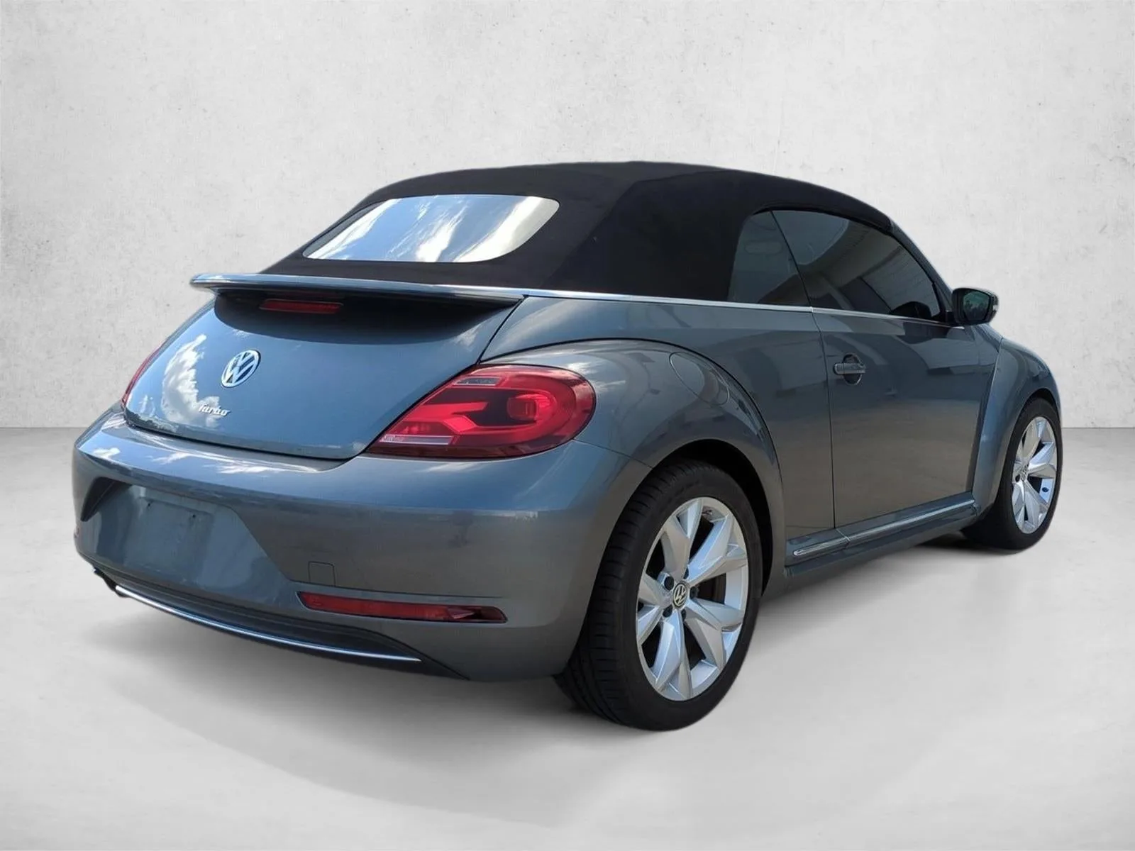 2018 Volkswagen Beetle Convertible S Auto photo 5