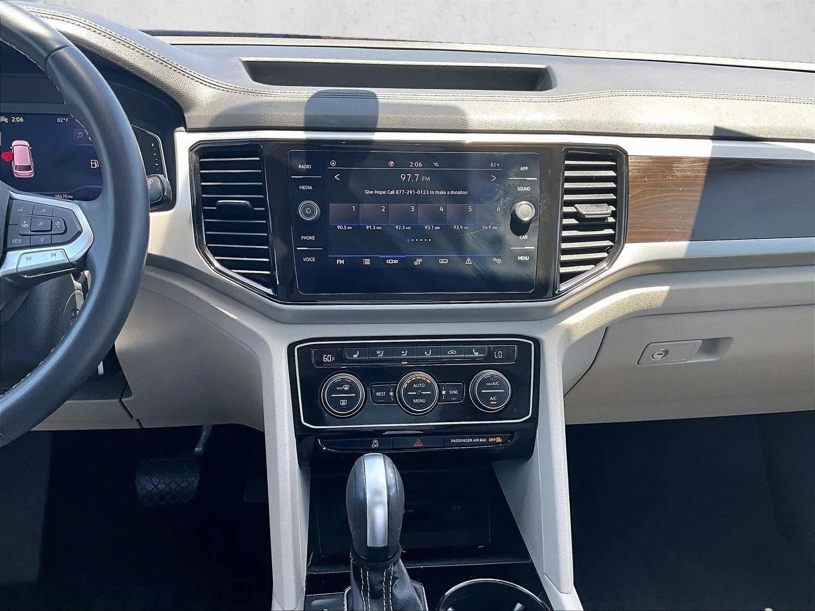 2023 Volkswagen Atlas 2.0T SE w/Technology photo 8