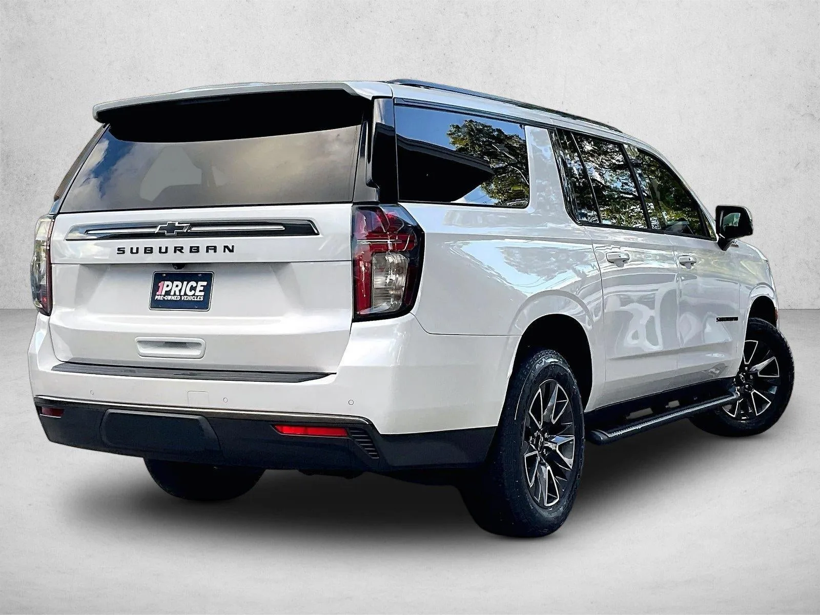 2021 Chevrolet Suburban Z71 photo 2
