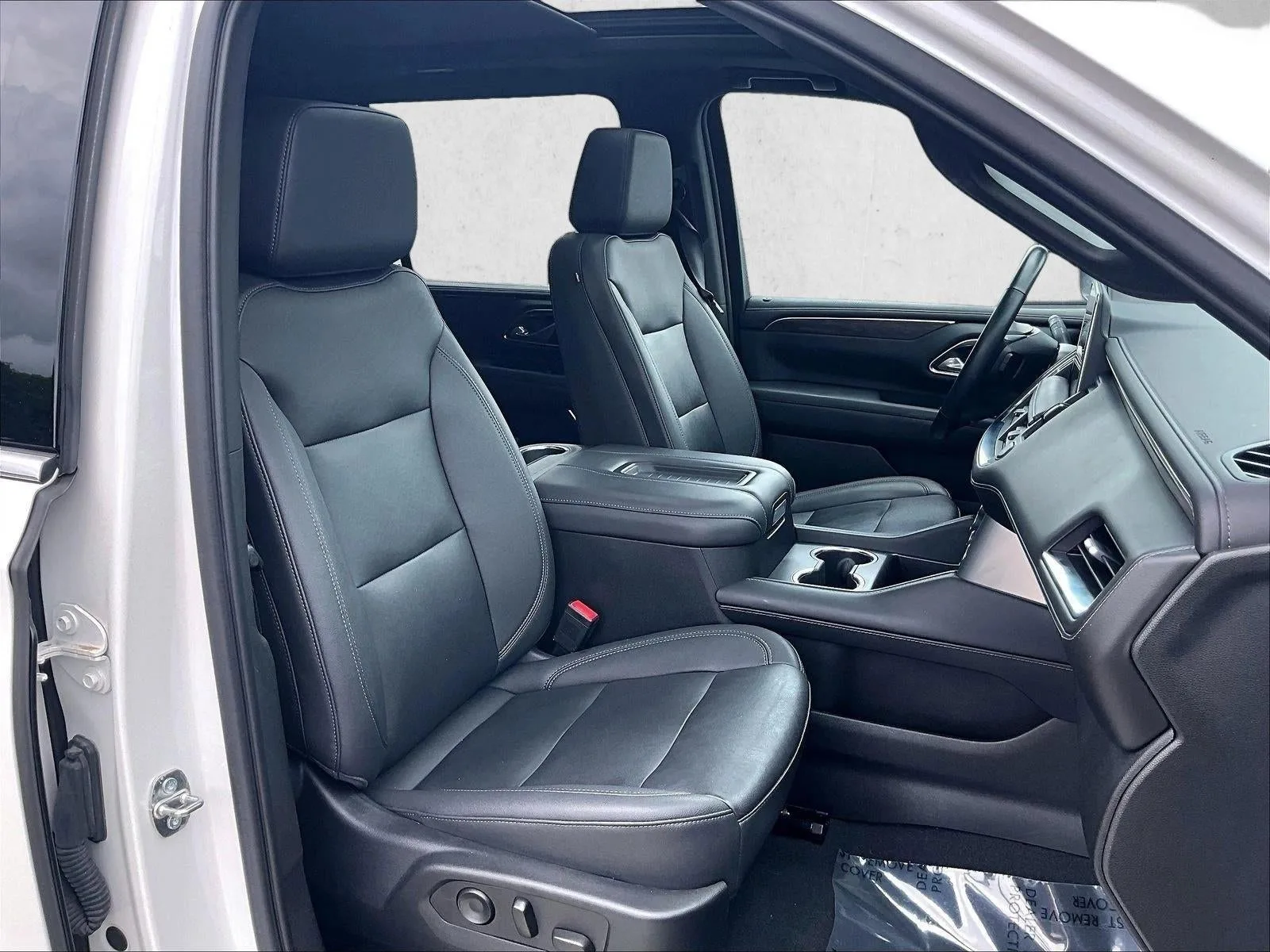 2023 Chevrolet Suburban LT photo 9