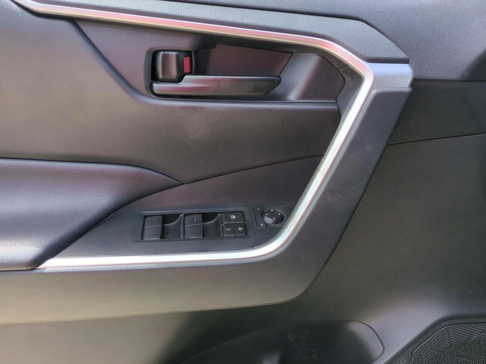 2019 Toyota RAV4 LE FWD (GS) photo 11