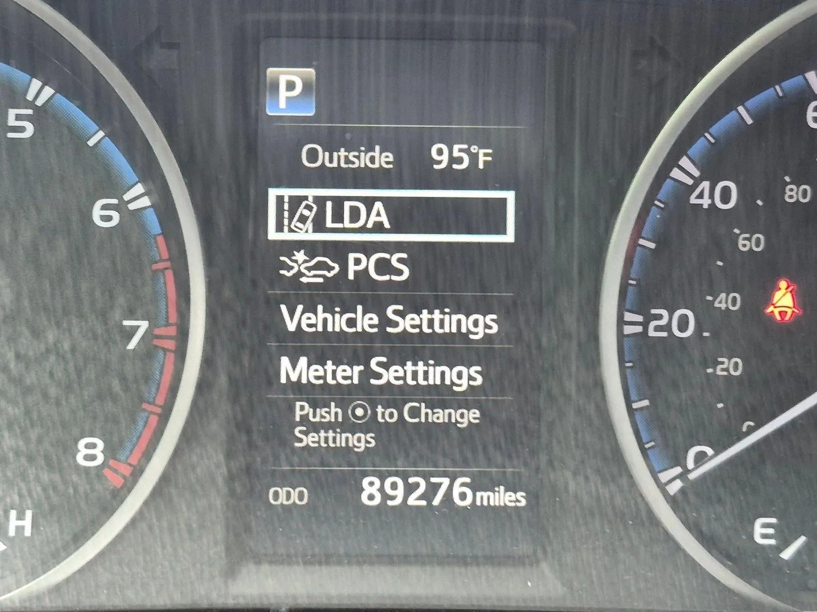 2018 Toyota RAV4 LE photo 6