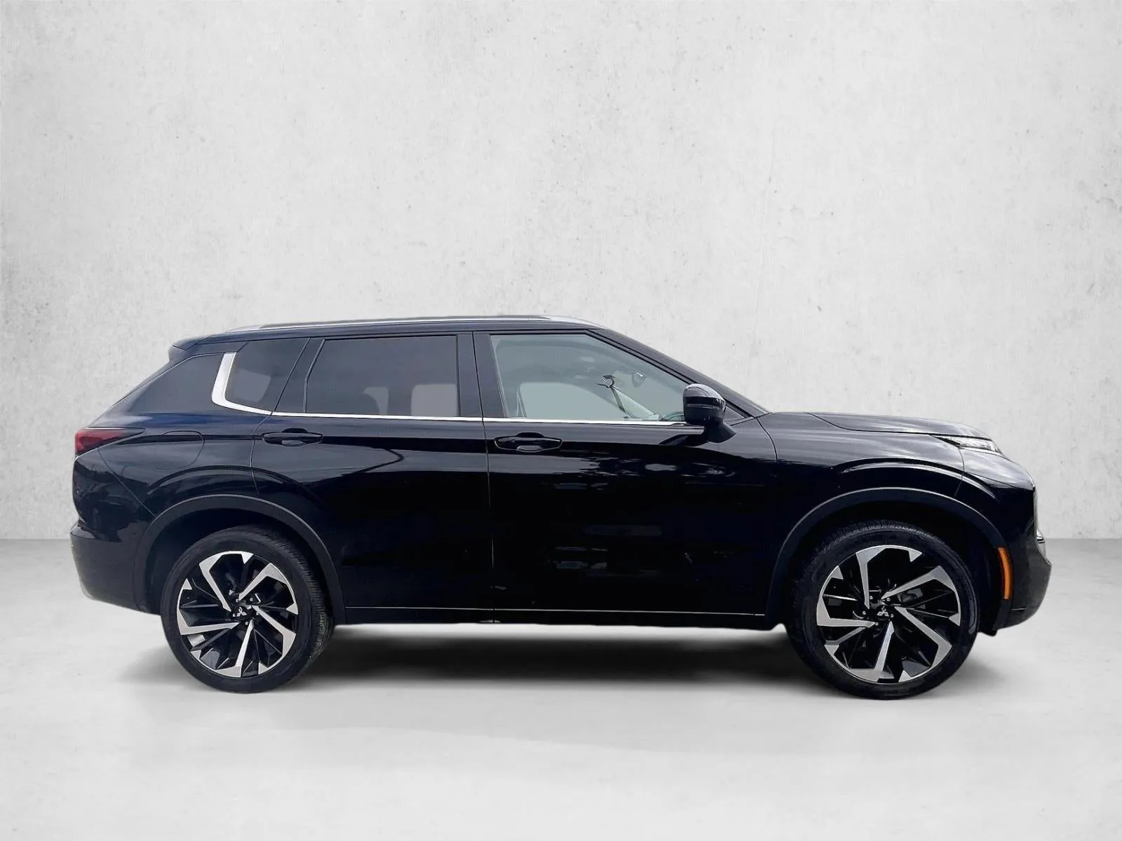 2024 Mitsubishi Outlander SEL photo 5