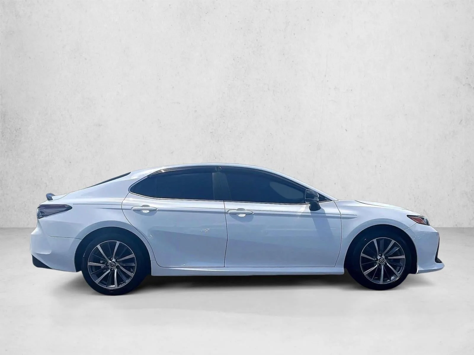 2022 Toyota Camry LE photo 5