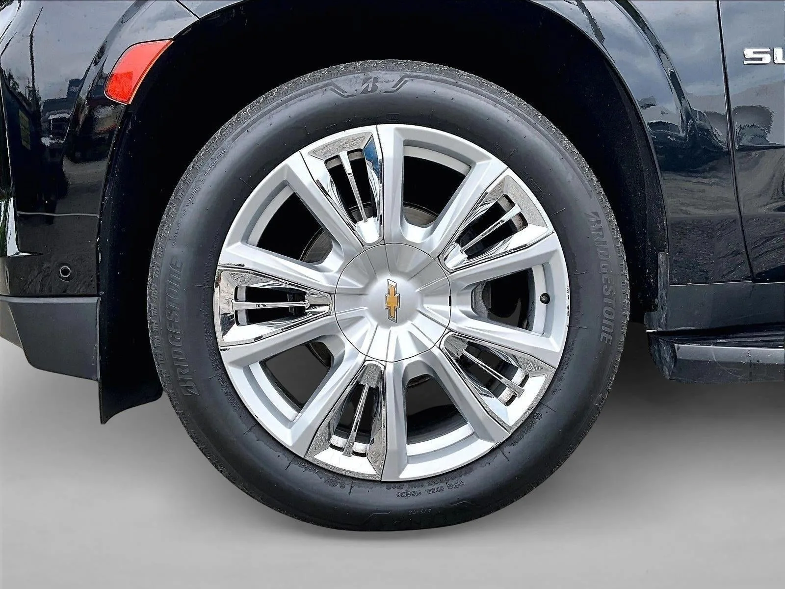 2023 Chevrolet Suburban High Country photo 10