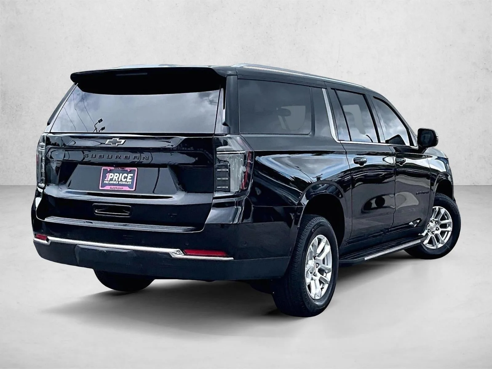 2025 Chevrolet Suburban LT photo 2