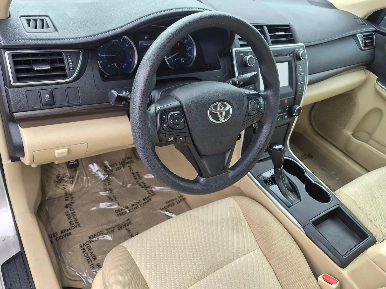 2017 Toyota Camry XLE photo 9