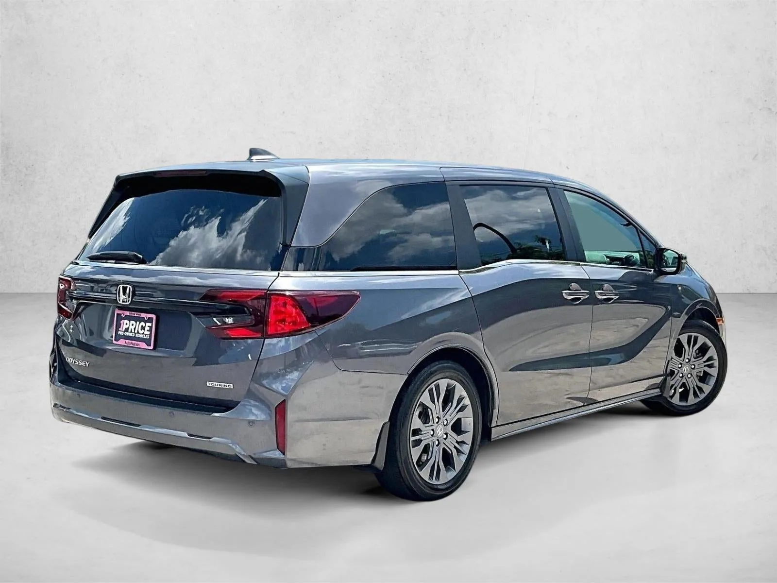 2025 Honda Odyssey Touring photo 2