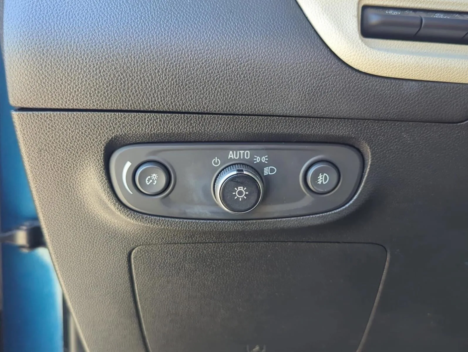 2020 Buick Encore GX Essence FWD photo 9