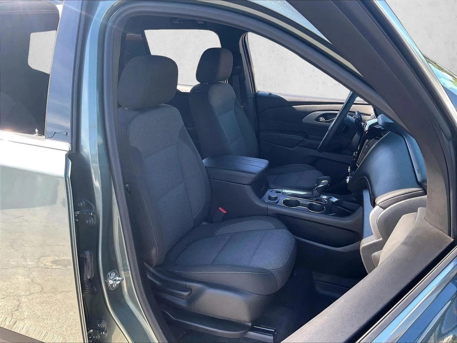 2023 Chevrolet Traverse LT Cloth photo 9