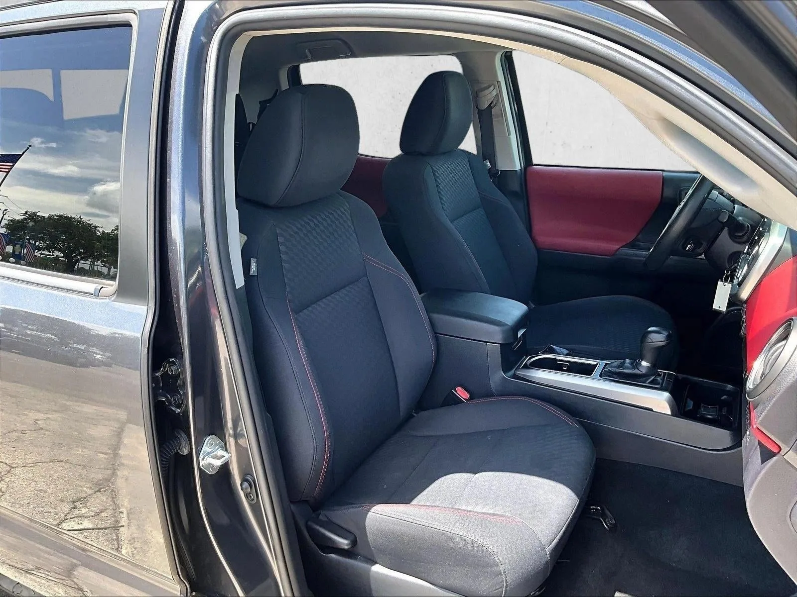 2021 Toyota Tacoma SR5 V6 photo 9