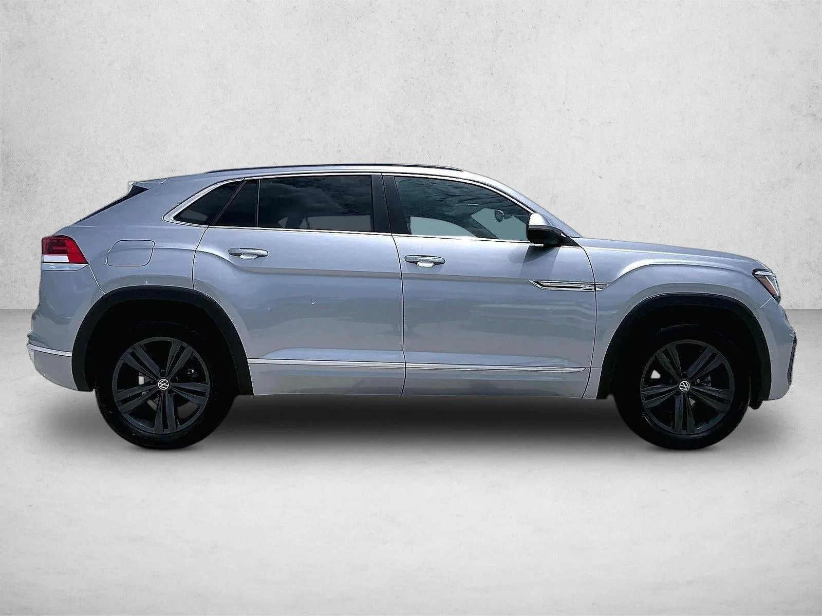2022 Volkswagen Atlas Cross Sport 3.6L V6 SEL R-Line 4MOTION photo 5