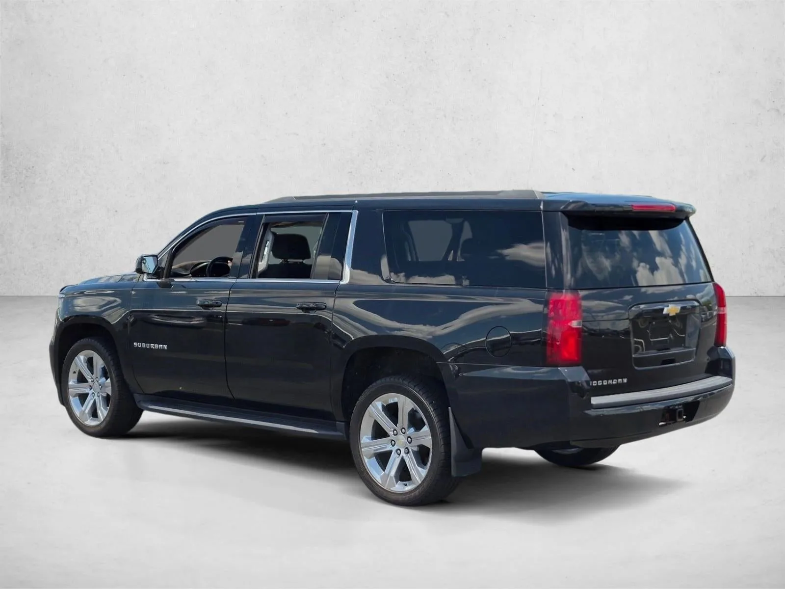 2017 Chevrolet Suburban LS photo 7