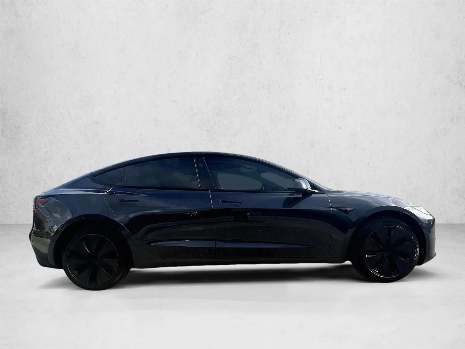 2025 Tesla Model 3 Long Range photo 5