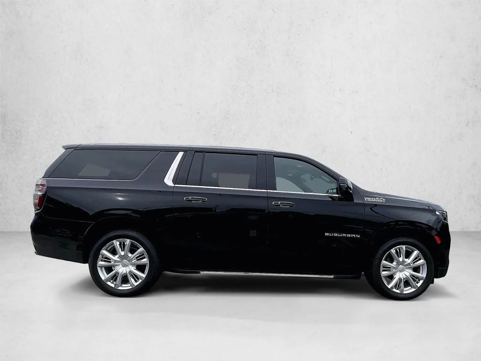 2023 Chevrolet Suburban High Country photo 5