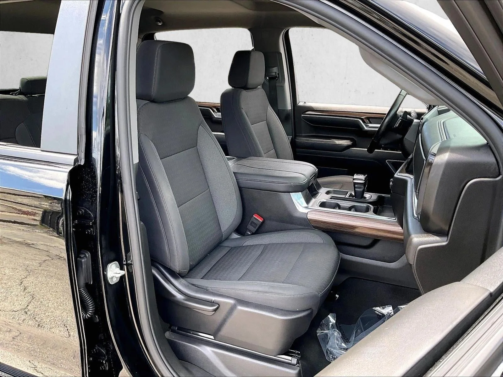 2025 Chevrolet Silverado 1500 RST photo 9