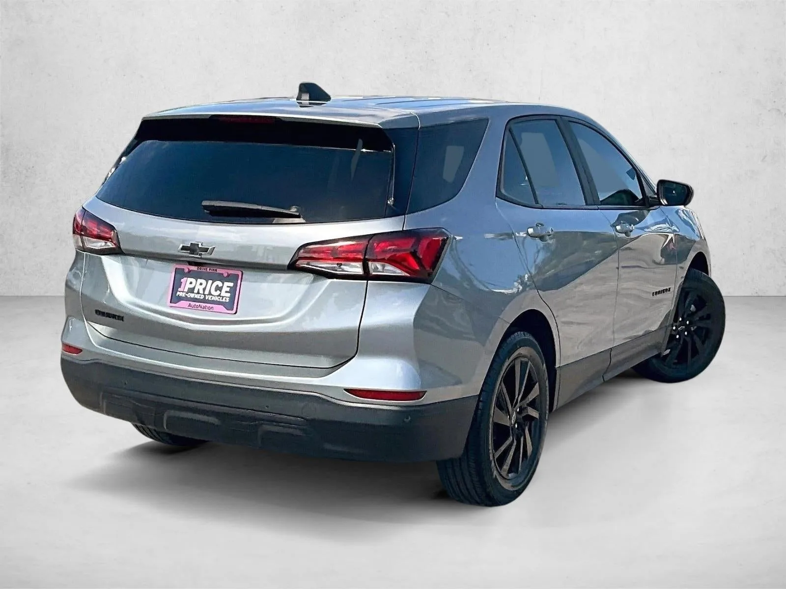 2024 Chevrolet Equinox LS photo 2