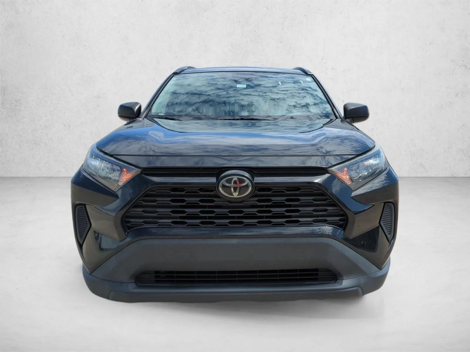 2019 Toyota RAV4 LE FWD (GS) photo 2