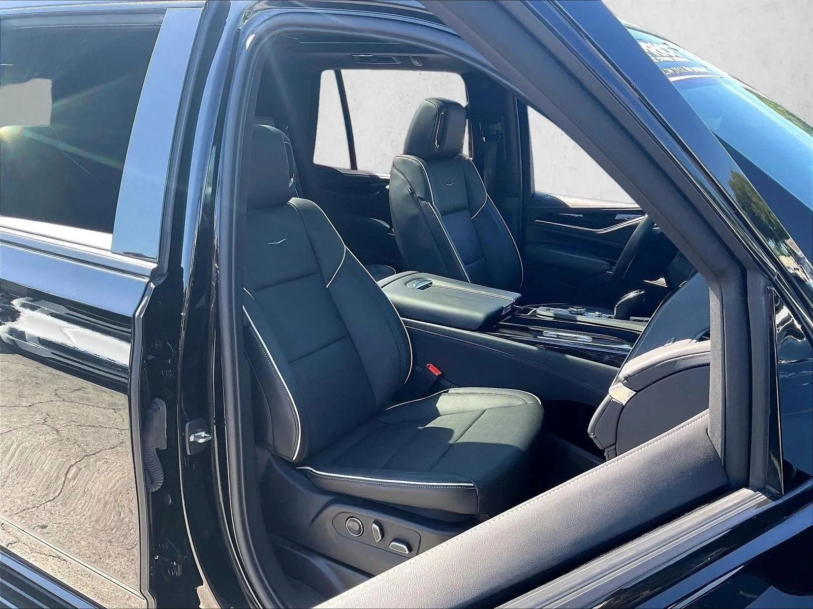 2023 Cadillac Escalade 4WD Sport photo 9