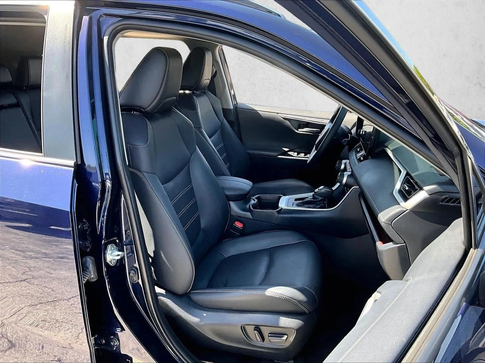 2025 Toyota RAV4 Limited photo 9