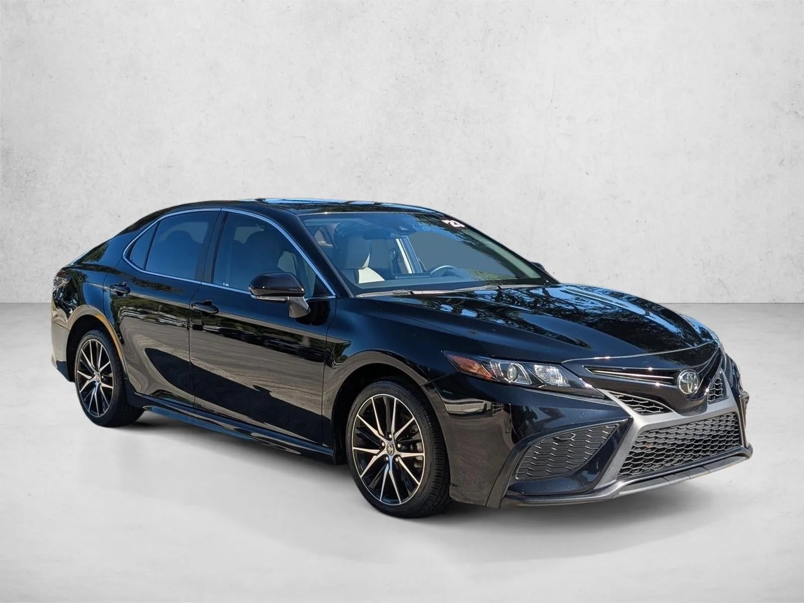 2023 Toyota Camry SE Auto (SE) photo 3