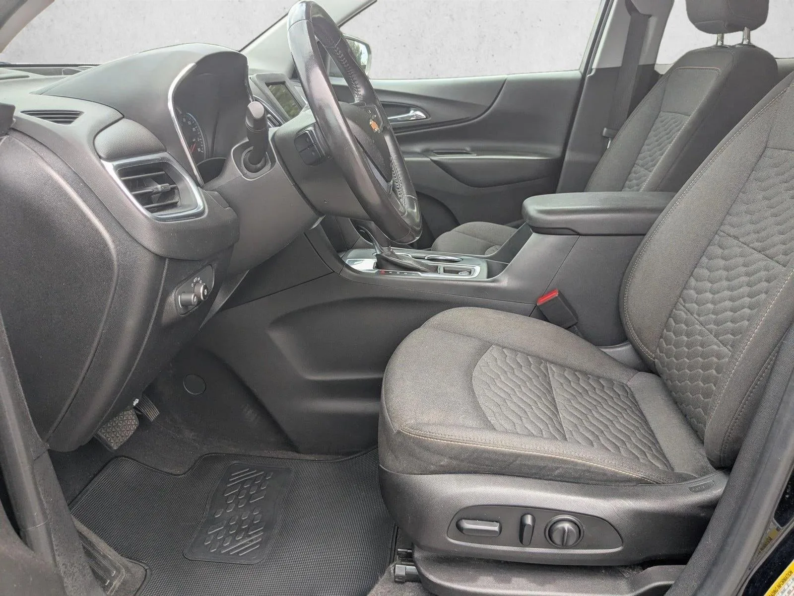 2019 Chevrolet Equinox LT photo 9