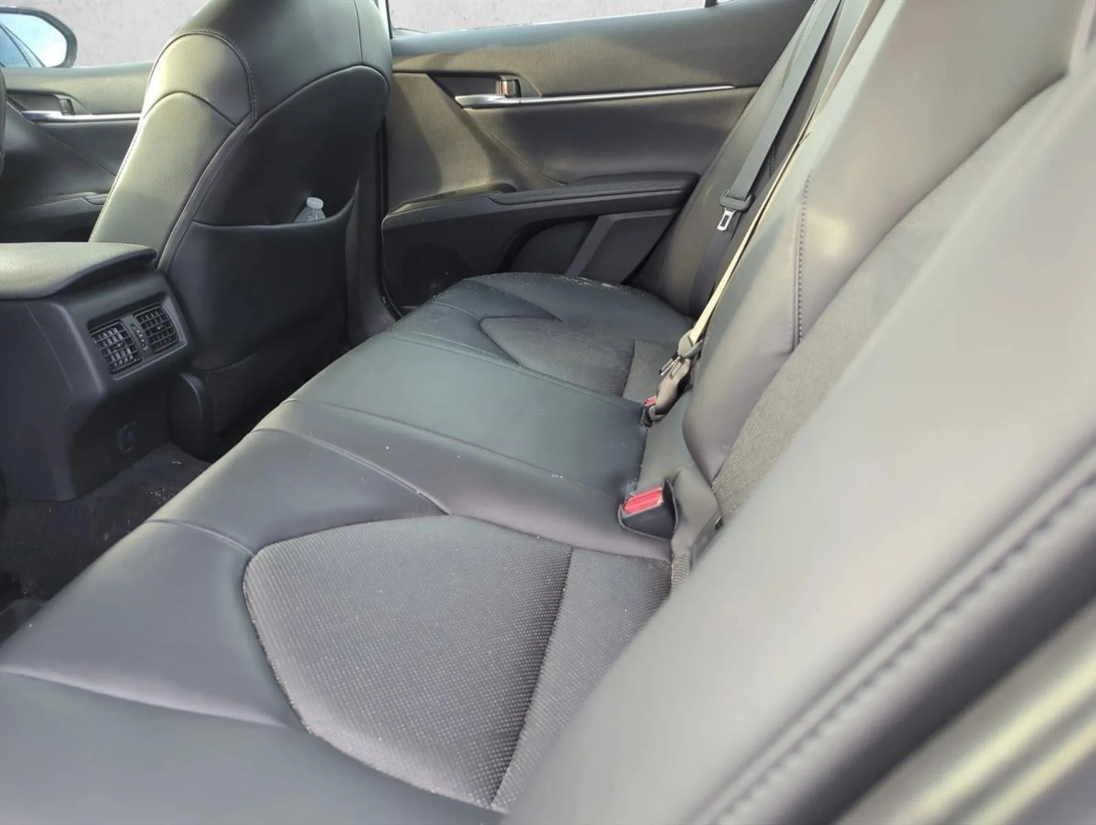 2023 Toyota Camry XLE Auto (SE) photo 8