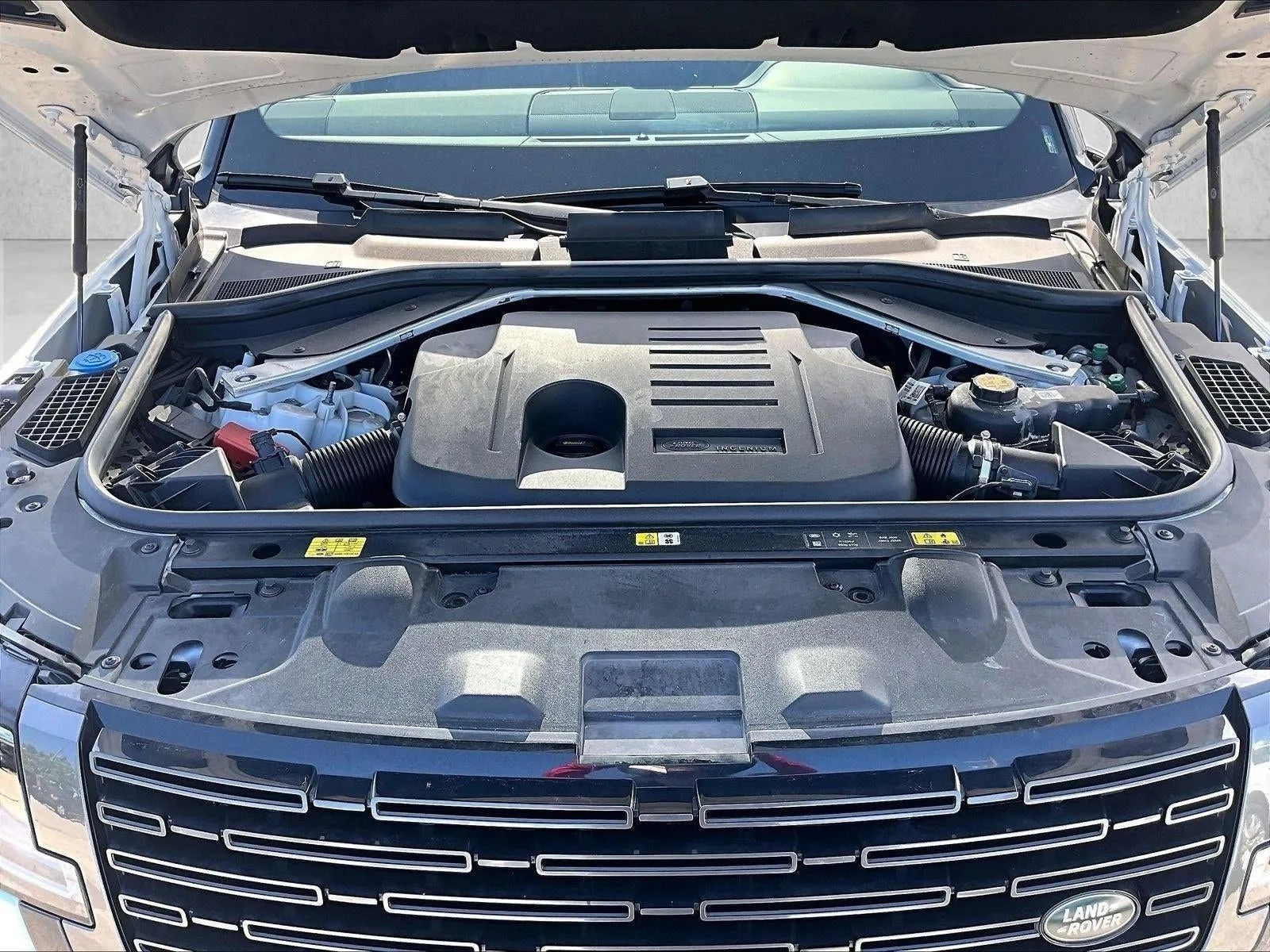 2024 Land Rover Range Rover SE photo 10