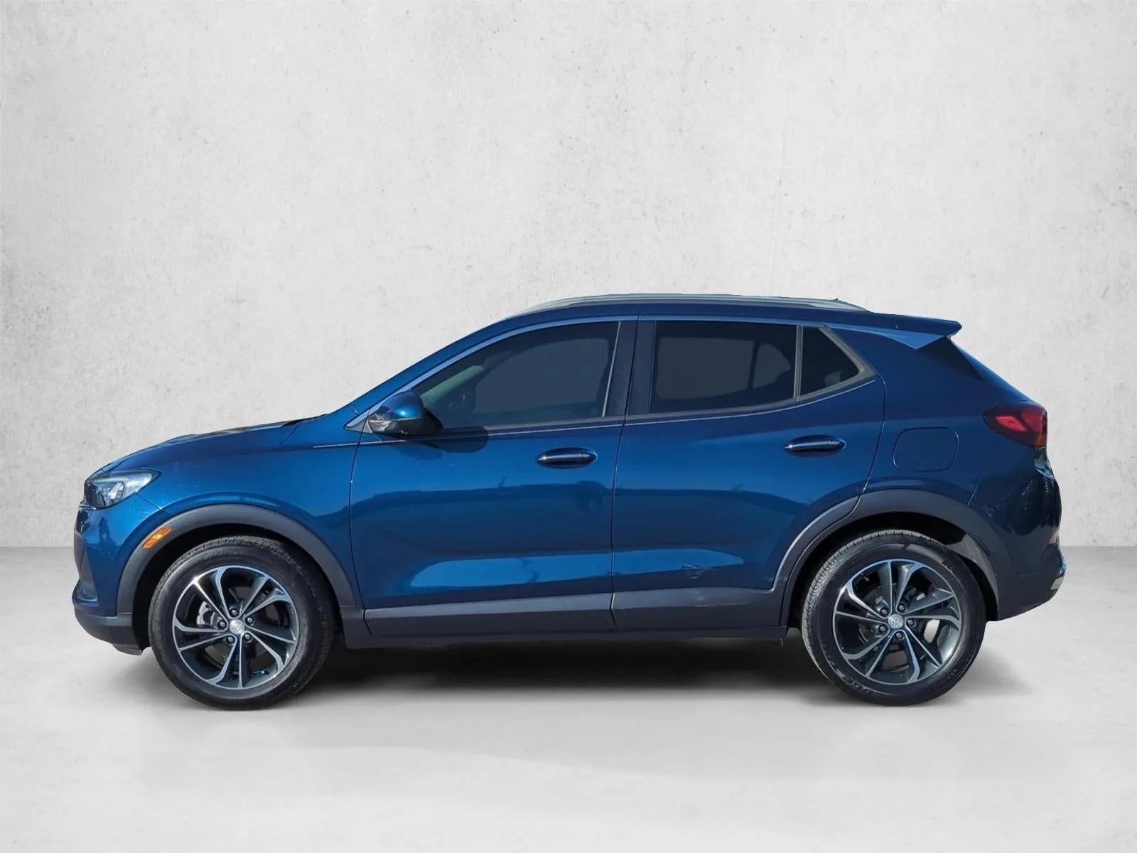2020 Buick Encore GX Essence FWD photo 3