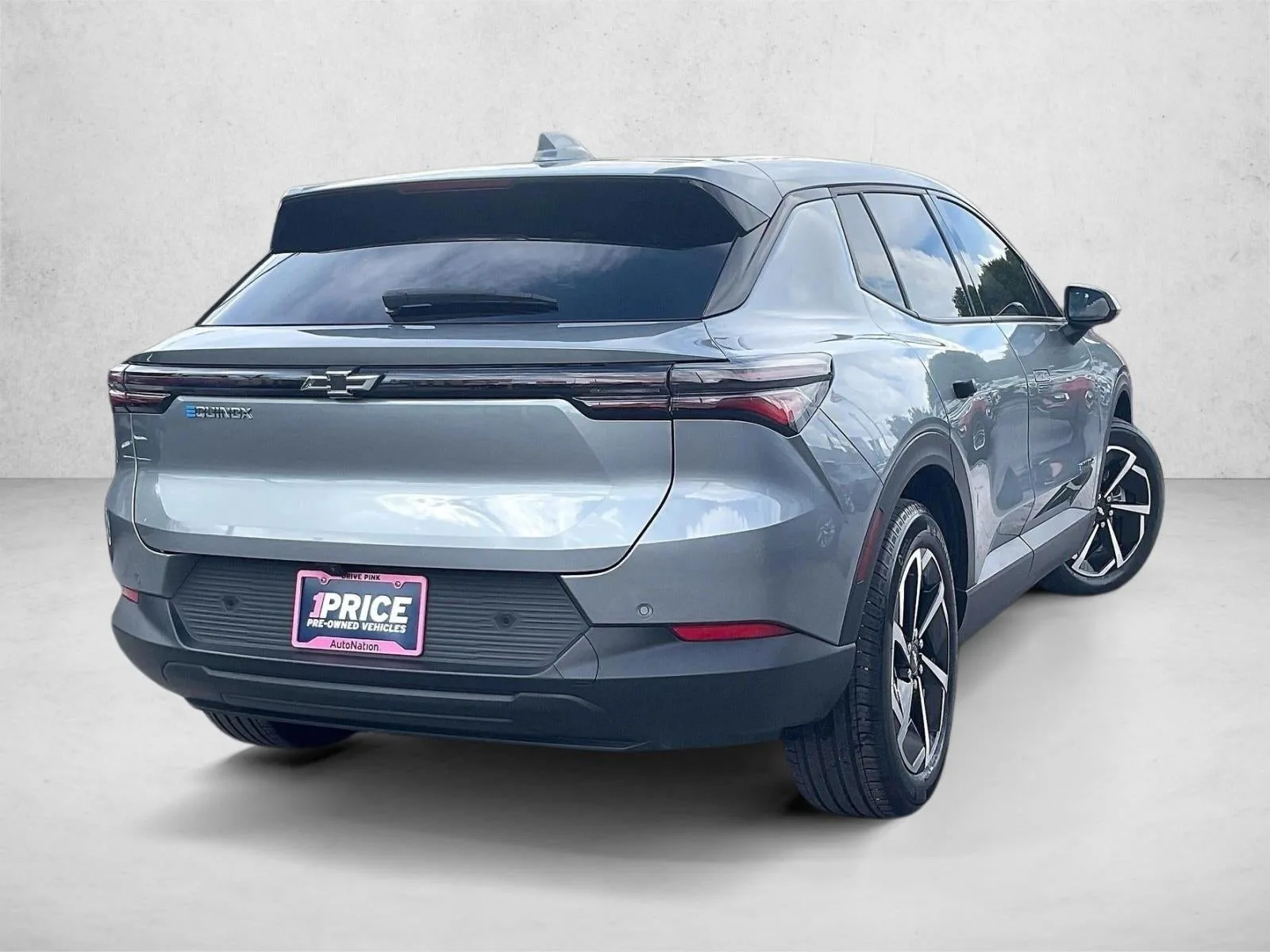 2025 Chevrolet Equinox EV LT photo 2