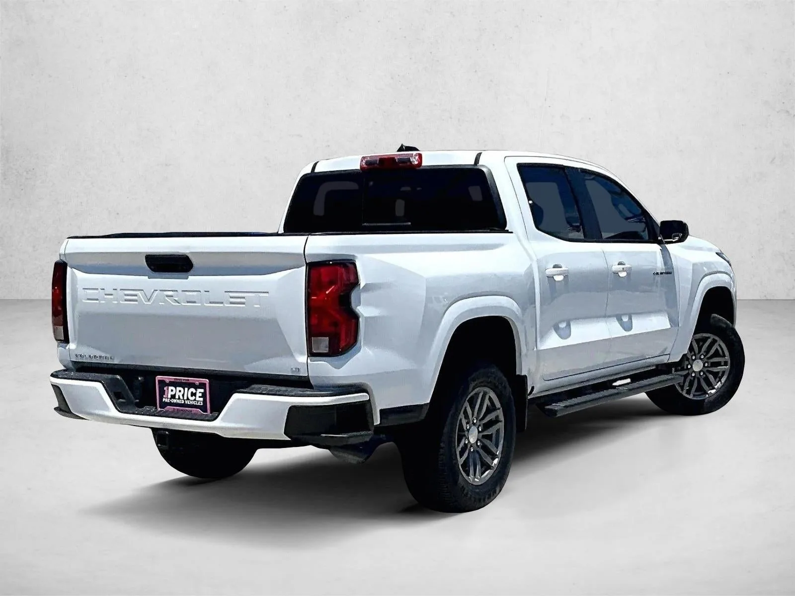 2023 Chevrolet Colorado LT photo 2