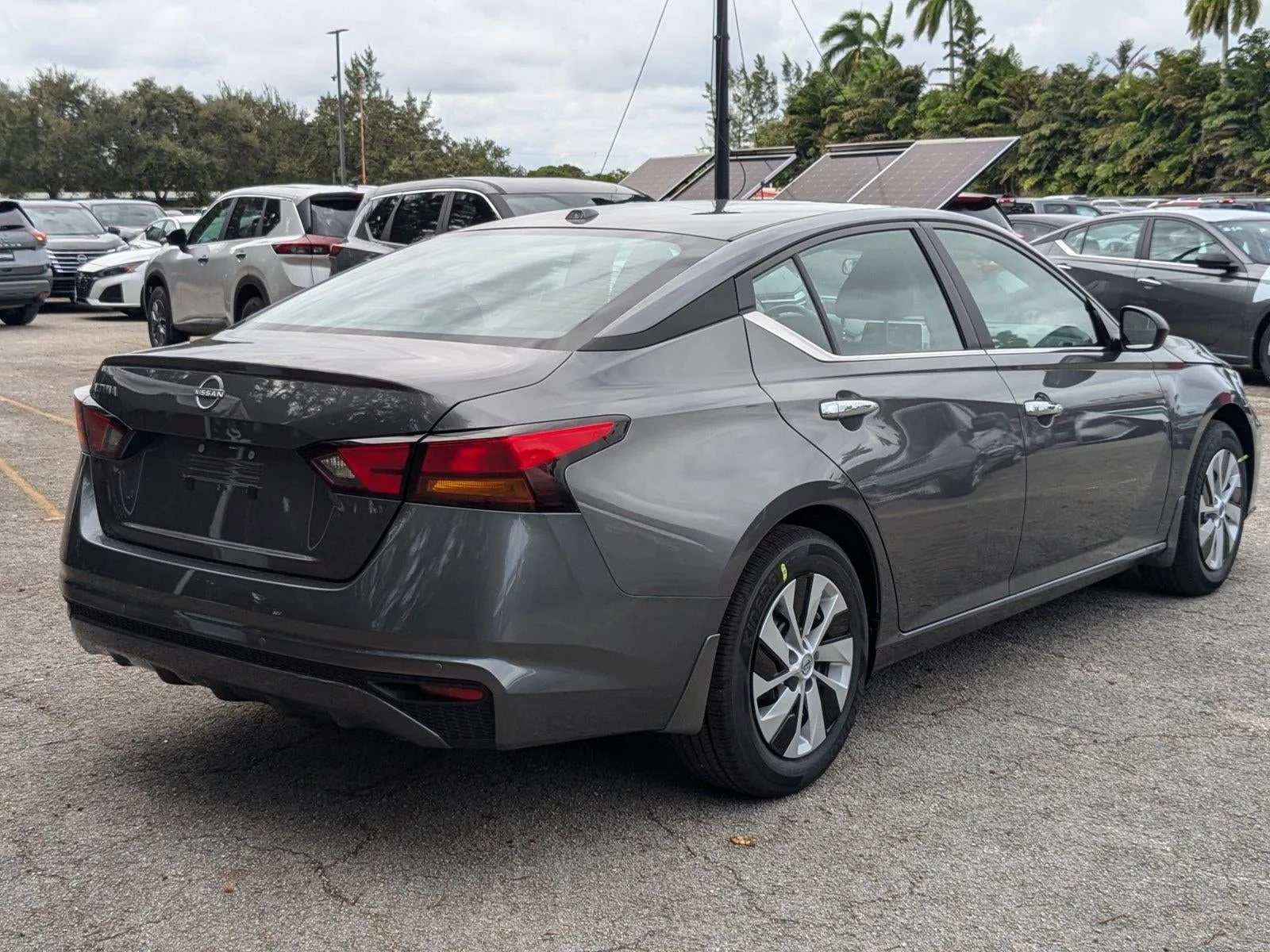 2025 Nissan Altima S FWD photo 2