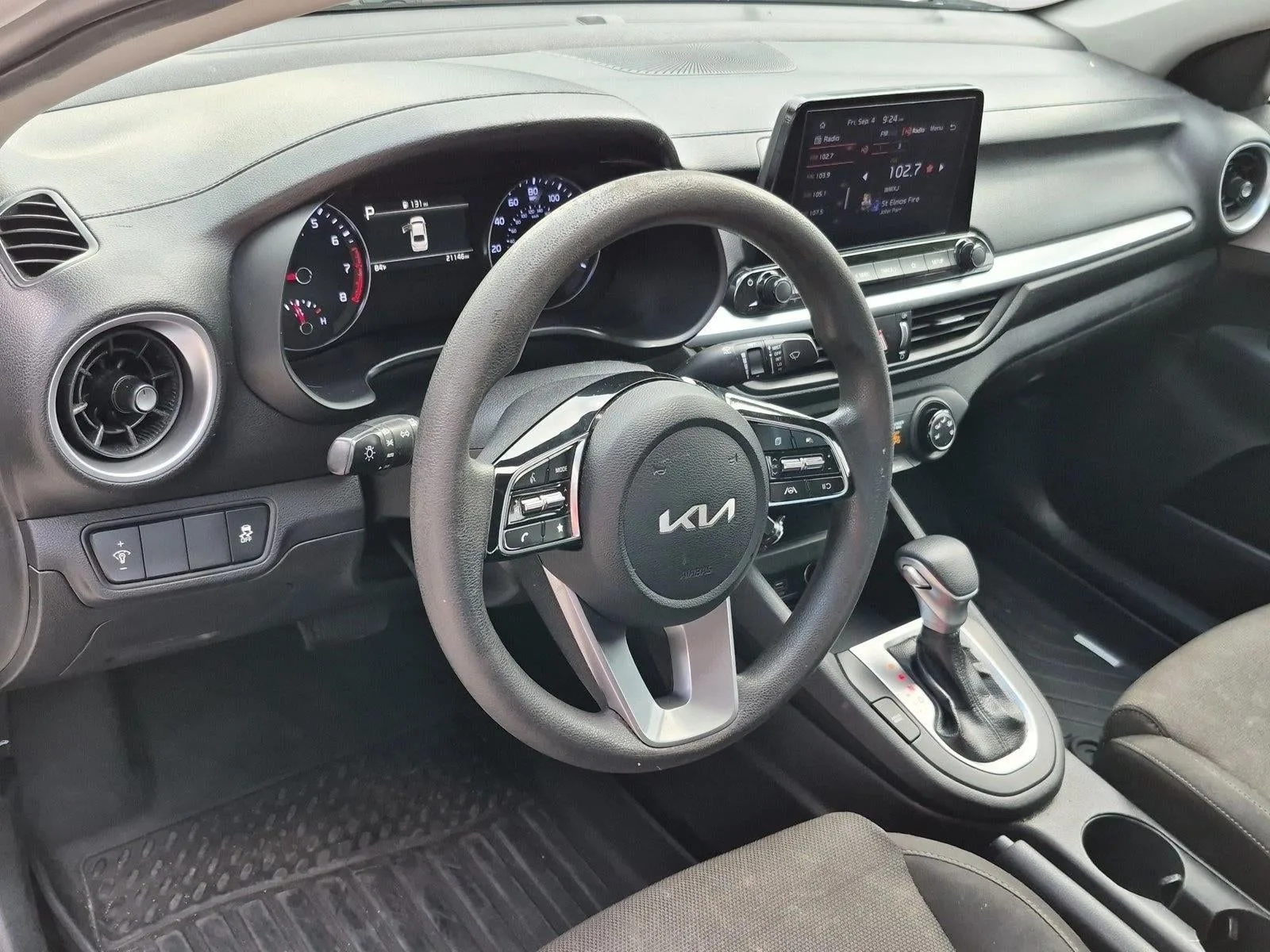 2023 Kia Forte LXS IVT photo 10