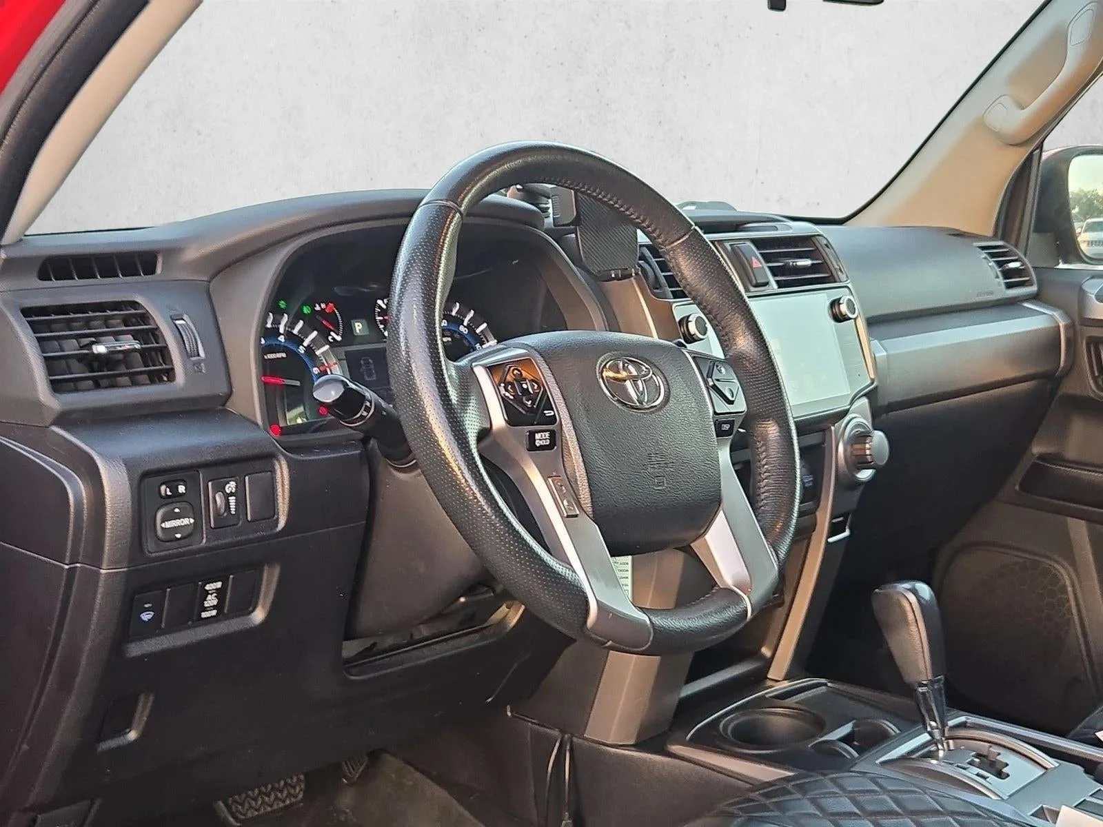 2017 Toyota 4Runner SR5 2WD (Natl) photo 5