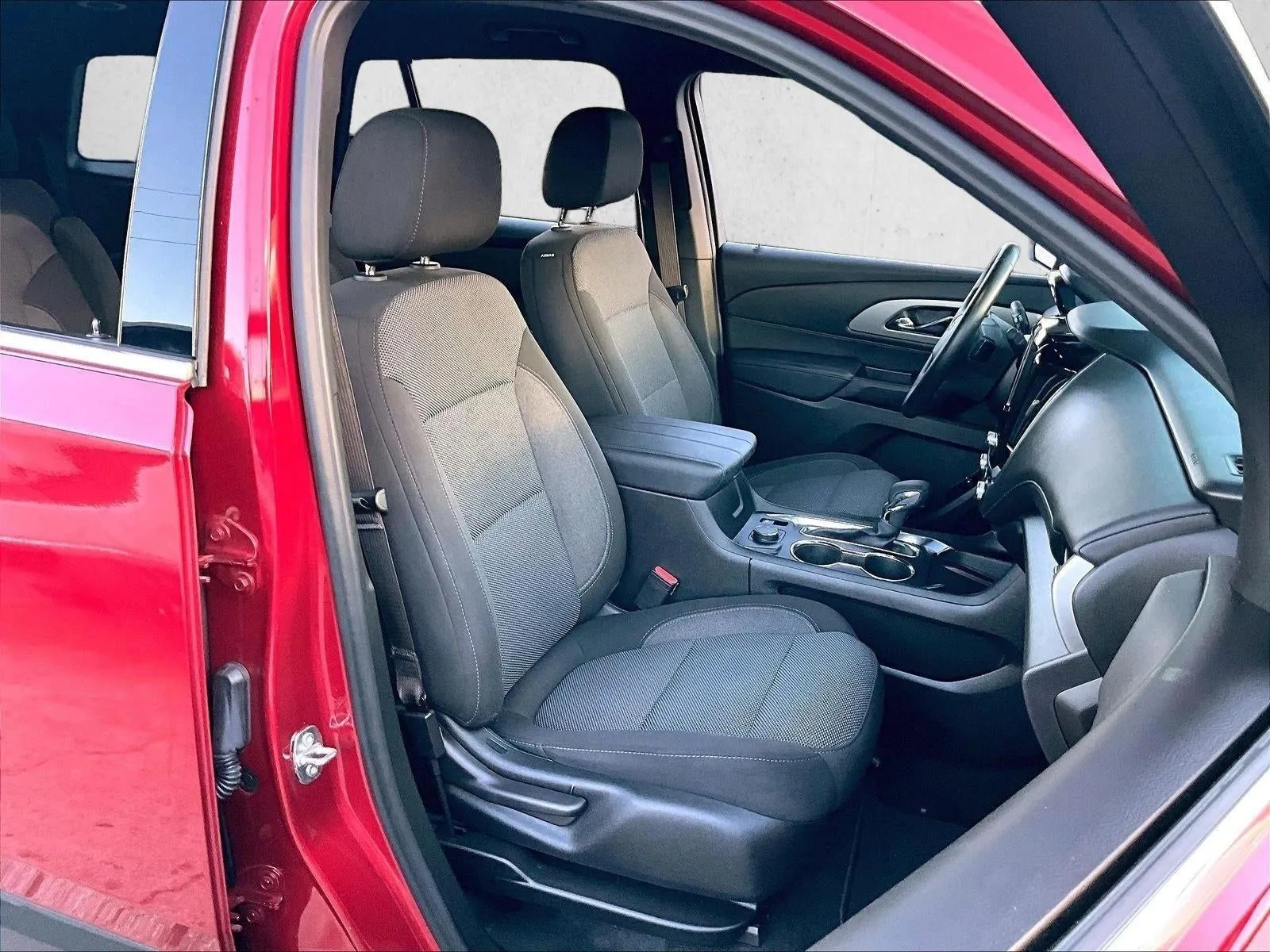 2023 Chevrolet Traverse LT Cloth photo 9