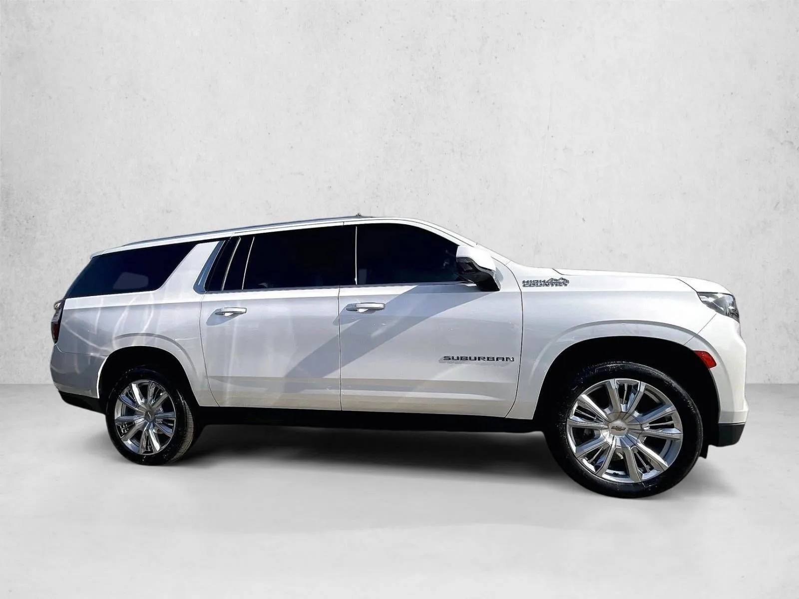 2024 Chevrolet Suburban High Country photo 5