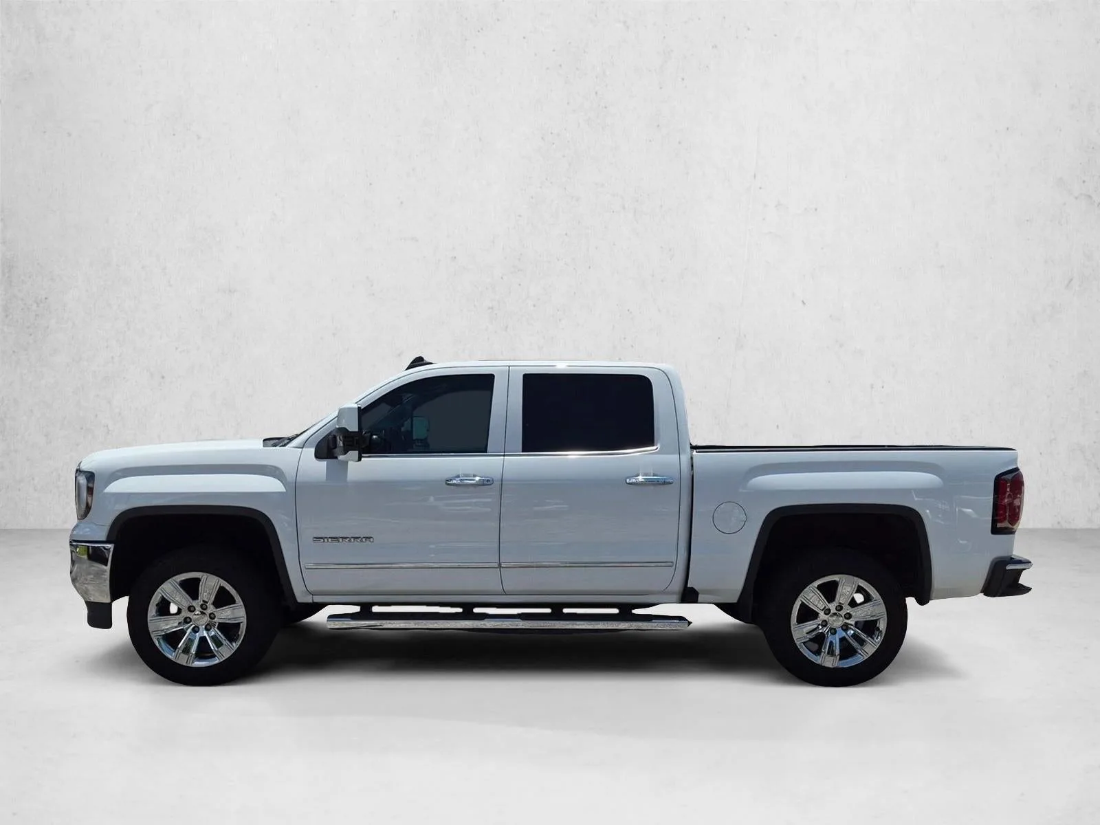 2018 GMC Sierra 1500 Crew Cab Short Box 2-Wheel Drive SLT photo 9