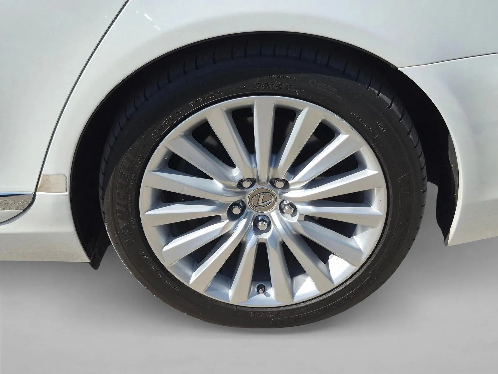 2014 Lexus LS 460 photo 8