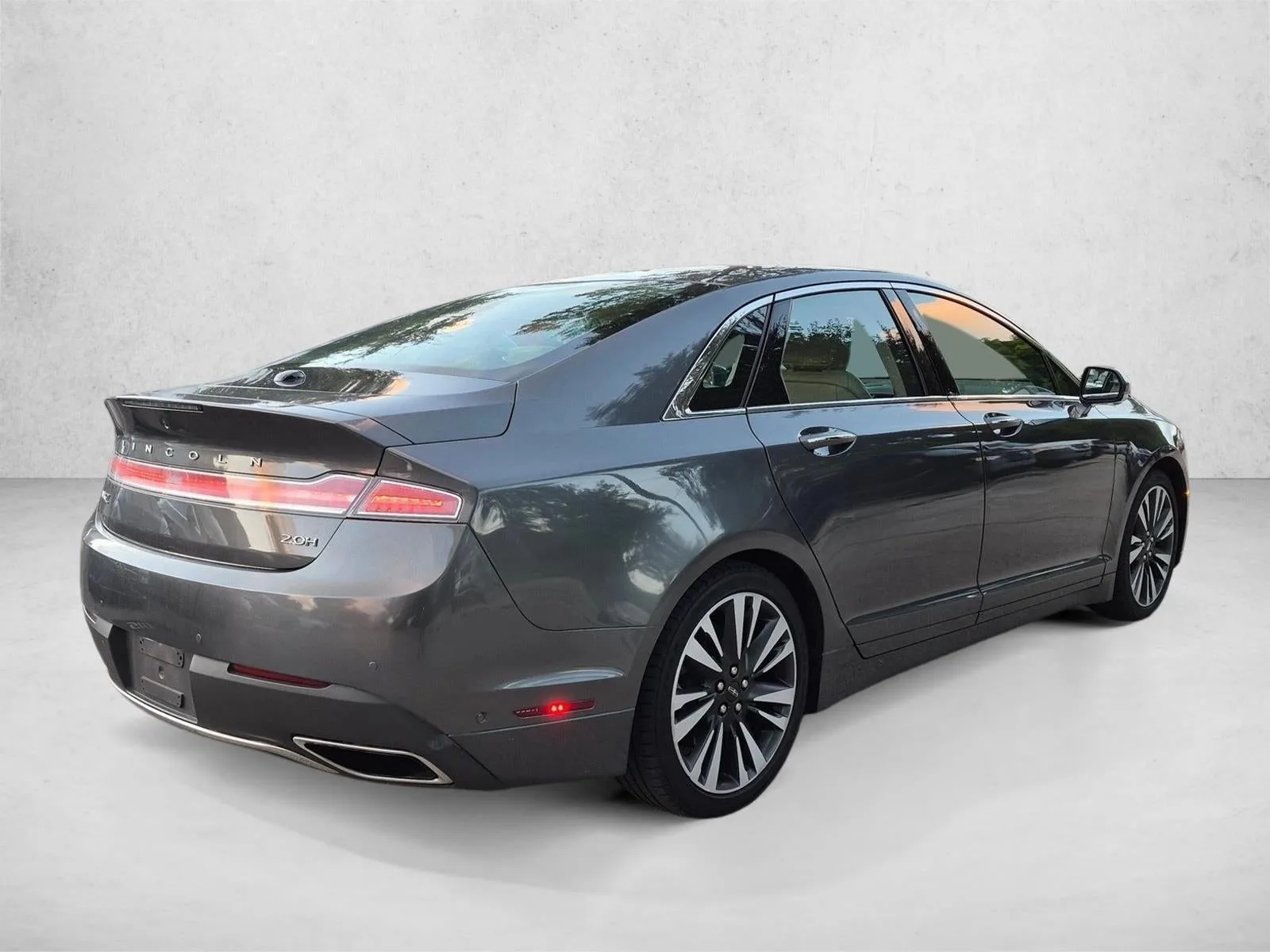 2020 Lincoln MKZ Hybrid Reserve FWD photo 5