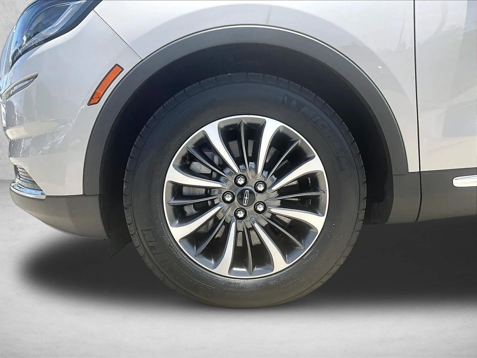2023 Lincoln Nautilus Standard photo 10