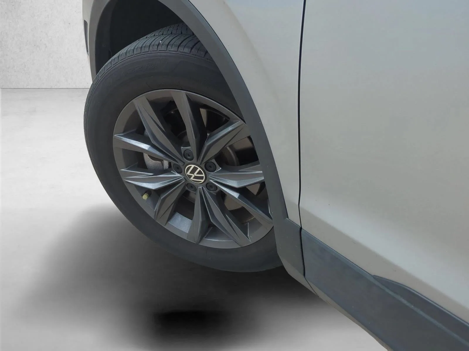 2022 Volkswagen Tiguan 2.0T SE FWD photo 10
