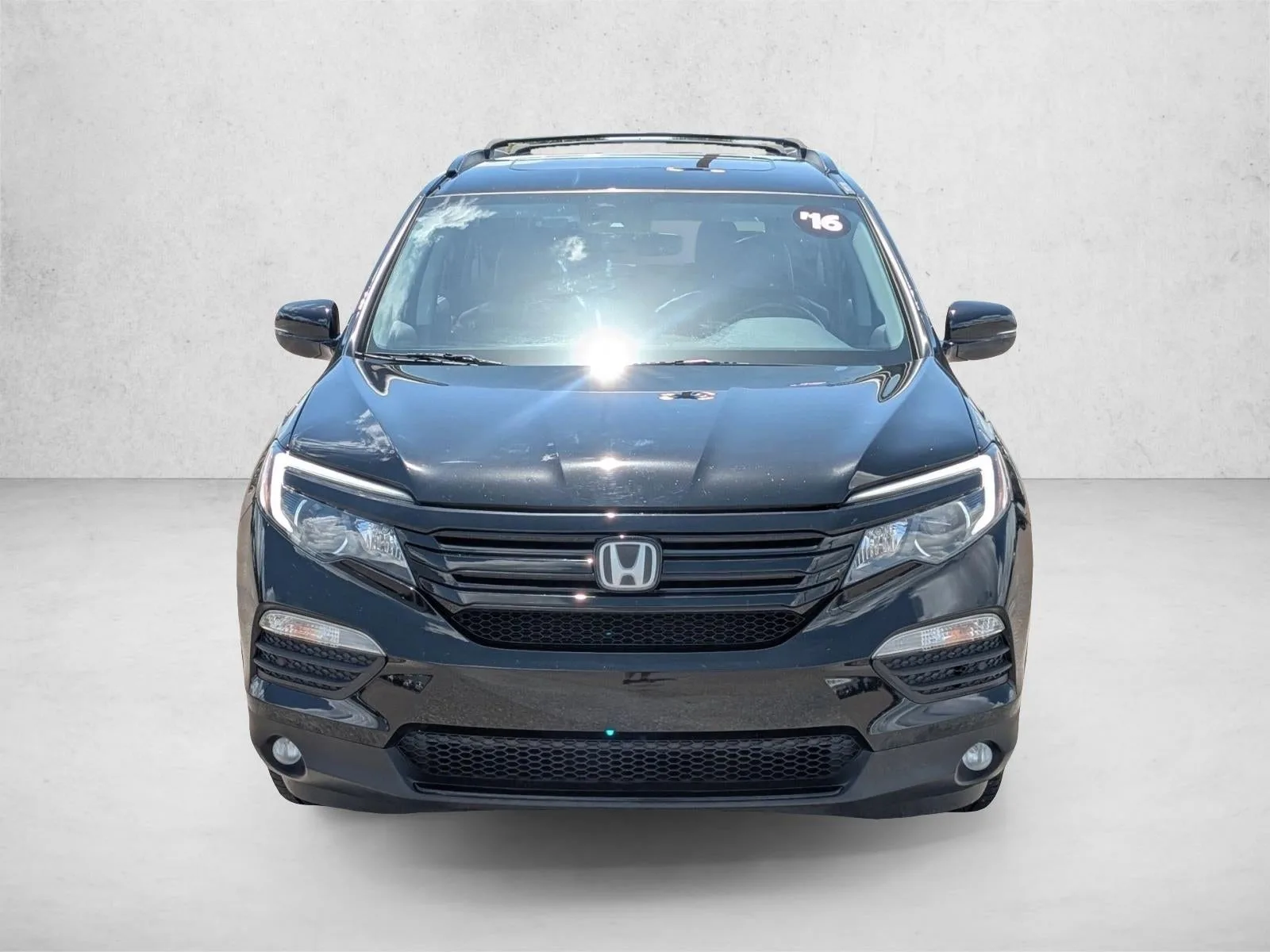 2016 Honda Pilot Elite photo 2