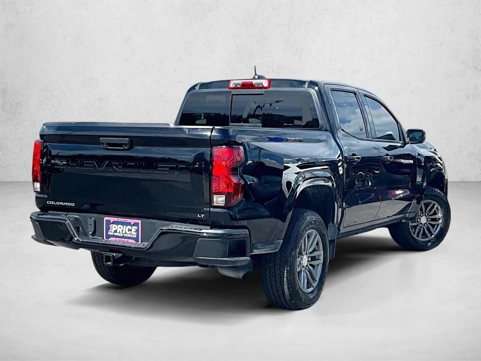 2023 Chevrolet Colorado 2WD LT photo 2