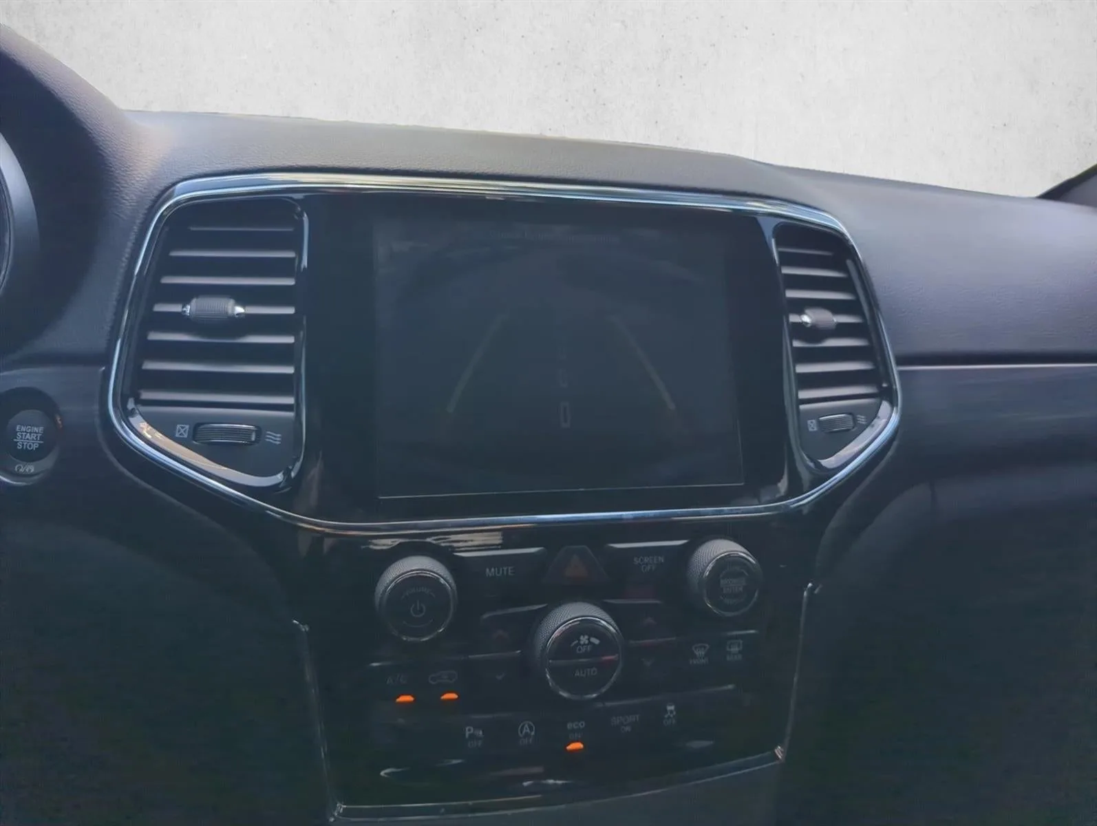 2019 Jeep Grand Cherokee Altitude 4x2 photo 8