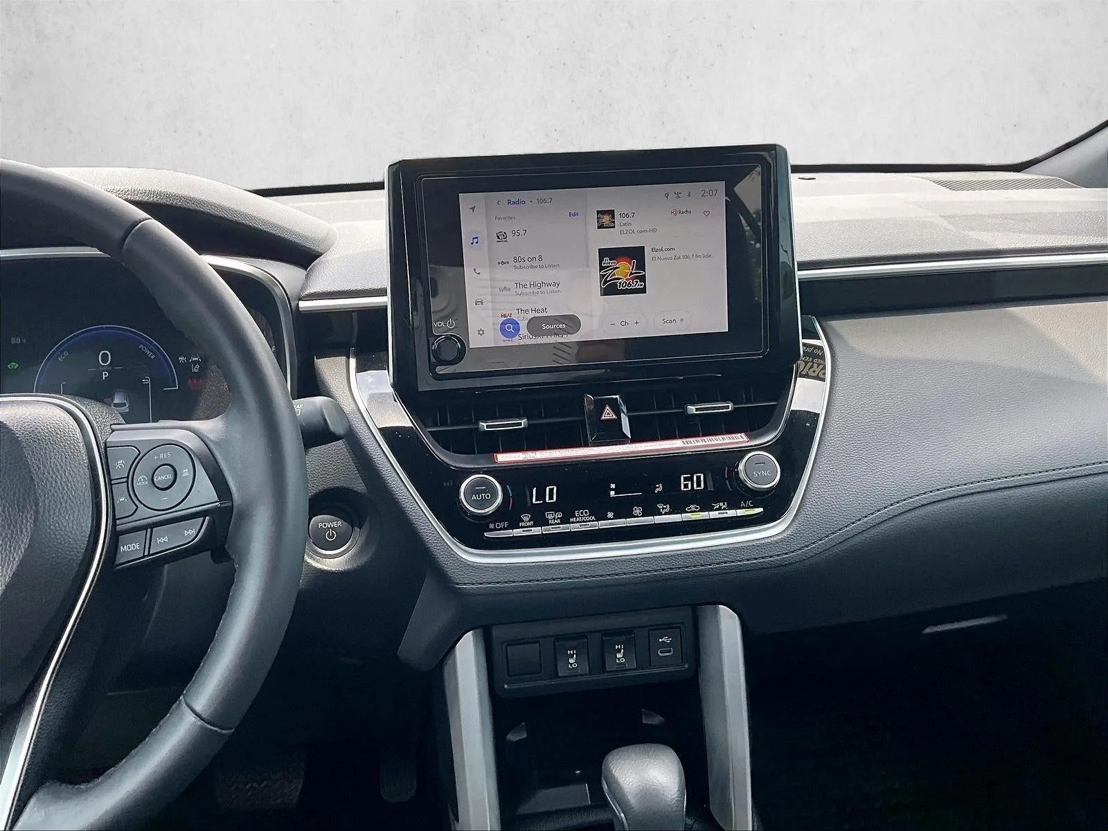 2025 Toyota Corolla Cross Hybrid XSE photo 8